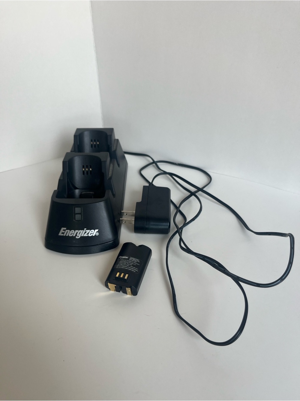 Energizer Dual Bay Battery Charger with Black Rechargeable Battery
